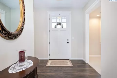 Entry Way - 625 SW Cayuse, Pullman, WA 99163 photo 1 of 3