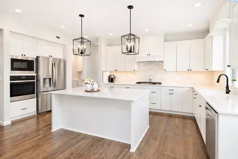 Kitchen - 625 SW Cayuse, Pullman, WA 99163 photo 1 of 2