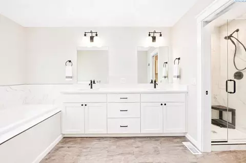 Bath - 625 SW Cayuse, Pullman, WA 99163 photo 2 of 3
