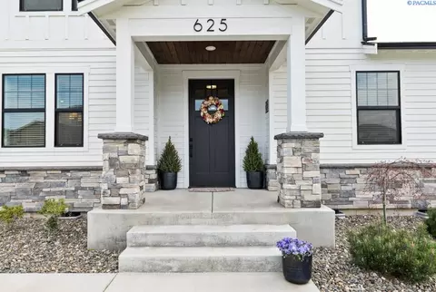 Exterior - 625 SW Cayuse, Pullman, WA 99163 photo 3 of 5