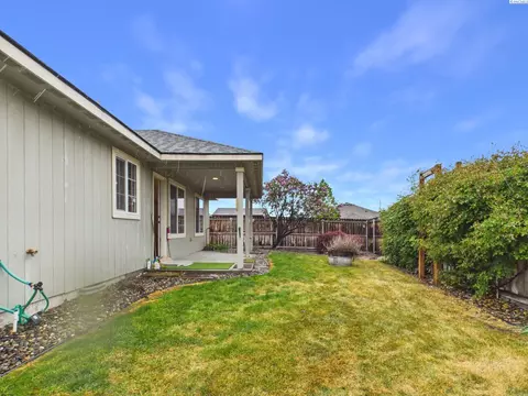 Exterior - 3511 Estrella Dr, Pasco, WA 99301 photo 2 of 3
