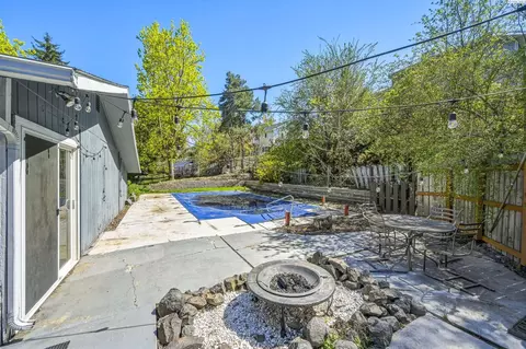 Exterior - 1050 SE Glen Echo Rd, Pullman, WA 99163 photo 3 of 7