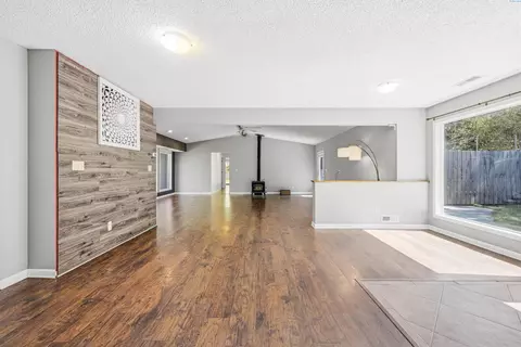 Living - 1050 SE Glen Echo Rd, Pullman, WA 99163 photo 3 of 7