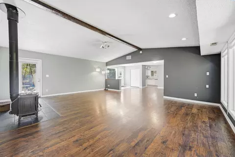 Living - 1050 SE Glen Echo Rd, Pullman, WA 99163 photo 2 of 7