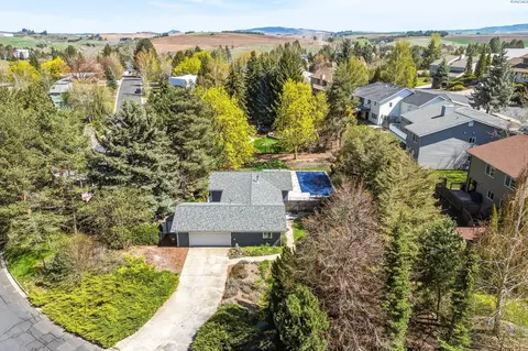 View/Area - 1050 SE Glen Echo Rd, Pullman, WA 99163 photo 1 of 6