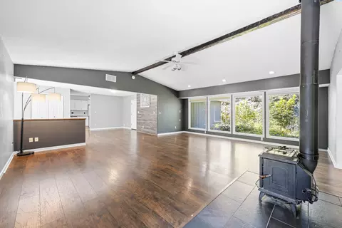 Living - 1050 SE Glen Echo Rd, Pullman, WA 99163 photo 6 of 7