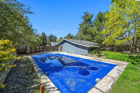 Exterior - 1050 SE Glen Echo Rd, Pullman, WA 99163 photo 4 of 7