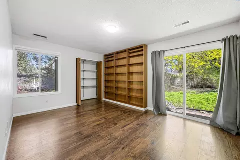Bedroom - 1050 SE Glen Echo Rd, Pullman, WA 99163 photo 1 of 2