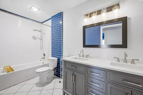 Bath - 1050 SE Glen Echo Rd, Pullman, WA 99163 photo 3 of 3