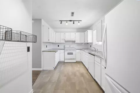 Kitchen - 1050 SE Glen Echo Rd, Pullman, WA 99163 photo 1 of 3