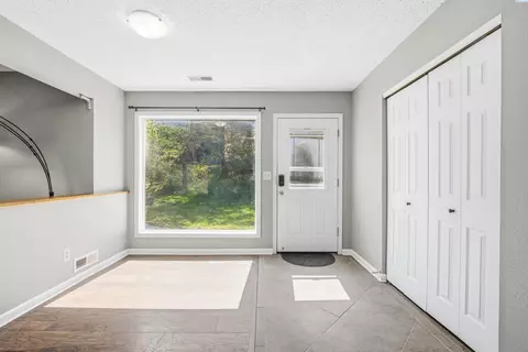 Entry Way - 1050 SE Glen Echo Rd, Pullman, WA 99163 photo 1 of 1