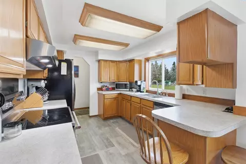 Kitchen - 801 E Valleyview Ln, Colfax, WA 99111 photo 3 of 3