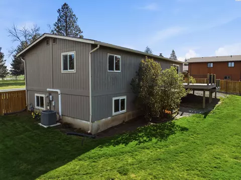 Exterior - 801 E Valleyview Ln, Colfax, WA 99111 photo 4 of 9