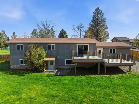Exterior - 801 E Valleyview Ln, Colfax, WA 99111 photo 5 of 9