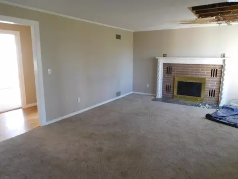 Living - 2005 Road 76, Pasco, WA 99301 photo 3 of 4