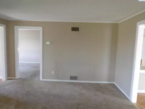 Living - 2005 Road 76, Pasco, WA 99301 photo 1 of 4