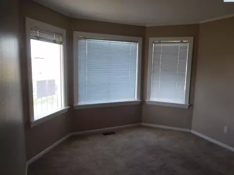 Living - 2005 Road 76, Pasco, WA 99301 photo 2 of 4