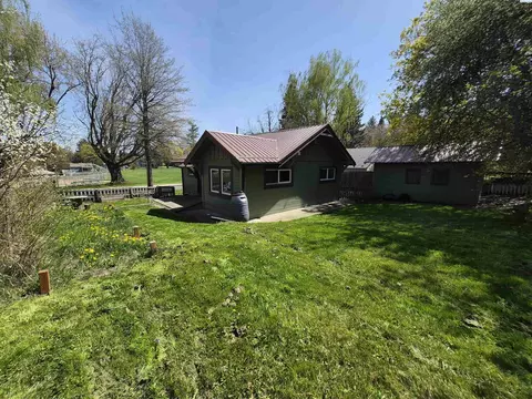 Exterior - 535 SE Side St, Pullman, WA 99163 photo 4 of 9