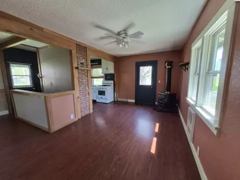 Living - 535 SE Side St, Pullman, WA 99163 photo 2 of 4