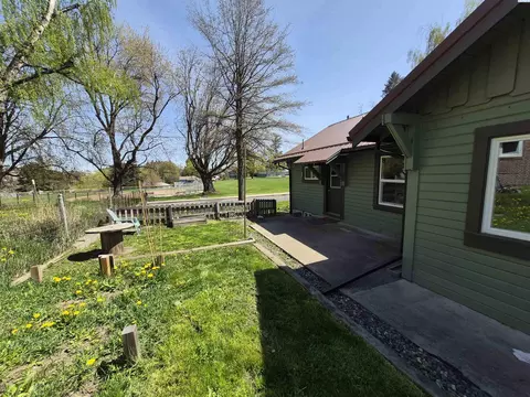 Exterior - 535 SE Side St, Pullman, WA 99163 photo 3 of 9