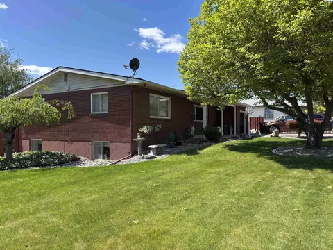 1106 King St, Grandview, WA 98930