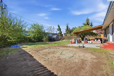 Exterior - 1932 W Ruby St, Pasco, WA 99301 photo 4 of 6