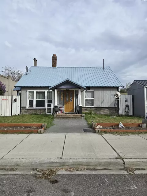 235 S Main St, Washtucna, WA 99371