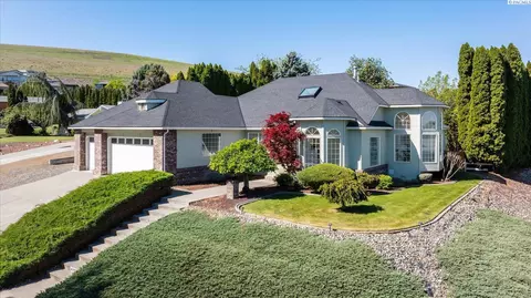 4702 S Palouse Ct, Kennewick, WA 99337