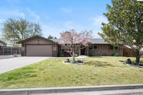 3618 S Benton Pl, Kennewick, WA 99337