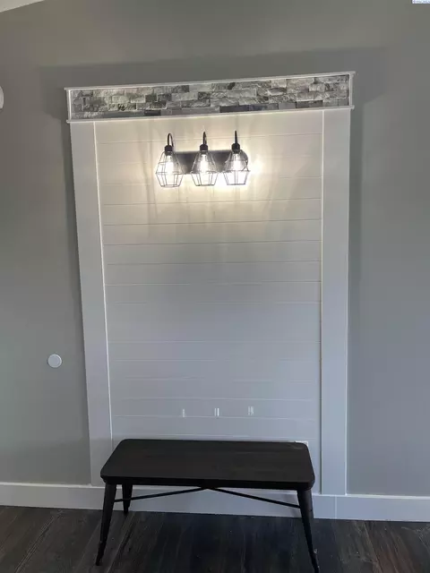Entry Way - 1141 W Davis St, Connell, WA 99326 photo 2 of 4