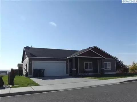 Exterior - 1141 W Davis St, Connell, WA 99326 photo 2 of 6