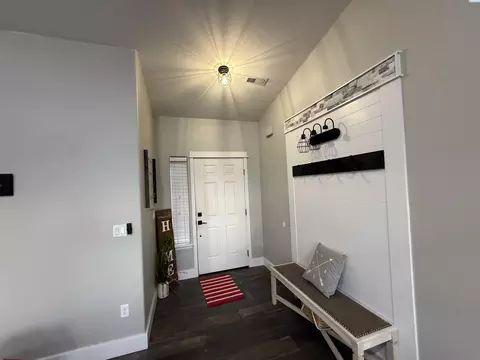 Entry Way - 1141 W Davis St, Connell, WA 99326 photo 1 of 4