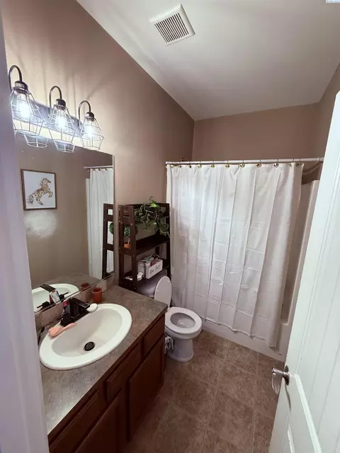 Bath - 1141 W Davis St, Connell, WA 99326 photo 1 of 1