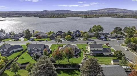 View/Area - 10215 W Court St, Pasco, WA 99301 photo 1 of 6