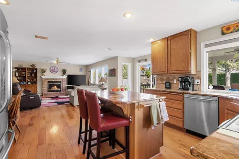 Kitchen - 10215 W Court St, Pasco, WA 99301 photo 1 of 5
