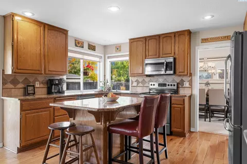 Kitchen - 10215 W Court St, Pasco, WA 99301 photo 3 of 5