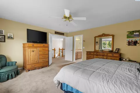 Bedroom - 10215 W Court St, Pasco, WA 99301 photo 4 of 4