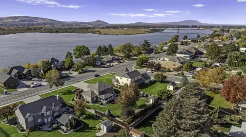 View/Area - 10215 W Court St, Pasco, WA 99301 photo 3 of 6