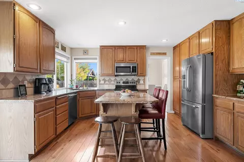 Kitchen - 10215 W Court St, Pasco, WA 99301 photo 4 of 5