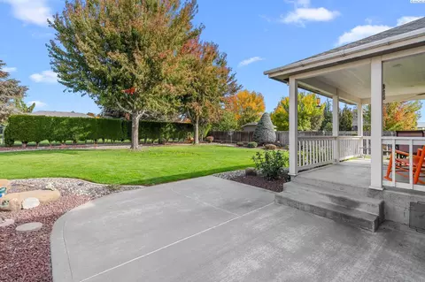Exterior - 10215 W Court St, Pasco, WA 99301 photo 6 of 11