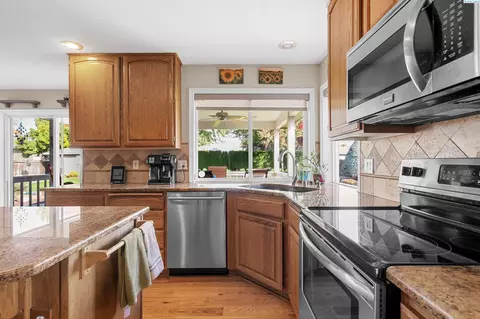 Kitchen - 10215 W Court St, Pasco, WA 99301 photo 2 of 5