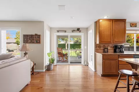 Entry Way - 10215 W Court St, Pasco, WA 99301 photo 3 of 3