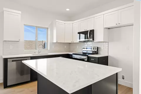 7480 Grapevine Ct, West Richland, WA 99353