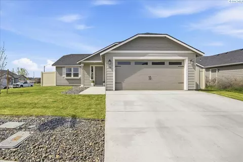 700 Regina Pl, Grandview, WA 98930