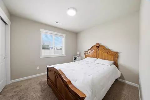 Bedroom - 5617 Springfield Dr, Pasco, WA 99301 photo 3 of 5