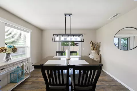 Dining - 5617 Springfield Dr, Pasco, WA 99301 photo 2 of 3