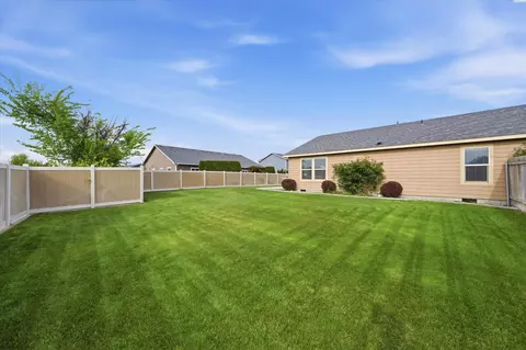 Exterior - 5617 Springfield Dr, Pasco, WA 99301 photo 4 of 5