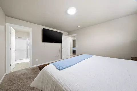 Bedroom - 5617 Springfield Dr, Pasco, WA 99301 photo 5 of 5