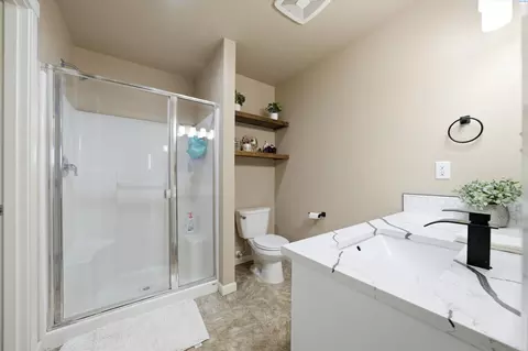 Bath - 5617 Springfield Dr, Pasco, WA 99301 photo 3 of 4