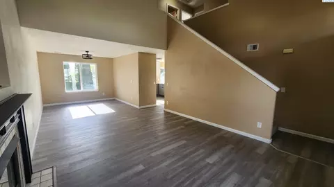 Living - 1925 NW Arcadia, Pullman, WA 99163 photo 4 of 5